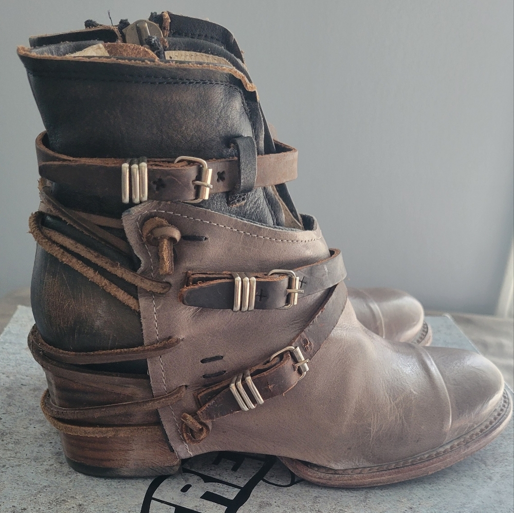 Freebird By Steven CRUE Leather Boots 7 Like New!
